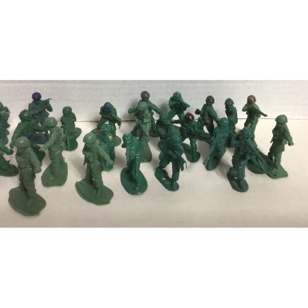 Vintage mixed lot of toy plastic 2 inch soldiers - 34 Toy Soldiers
